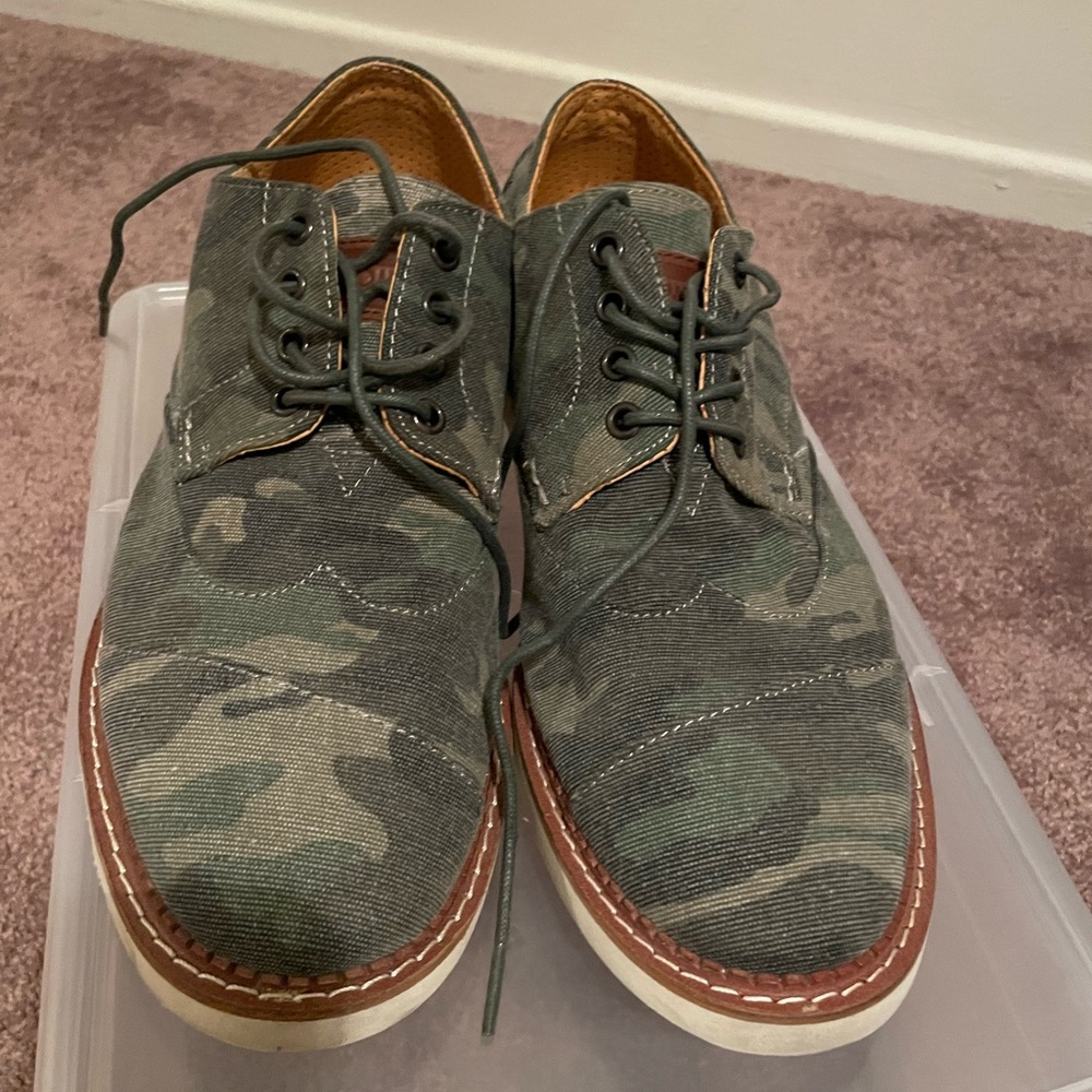 TOMs Mens 10.5 Camoflouge shoes